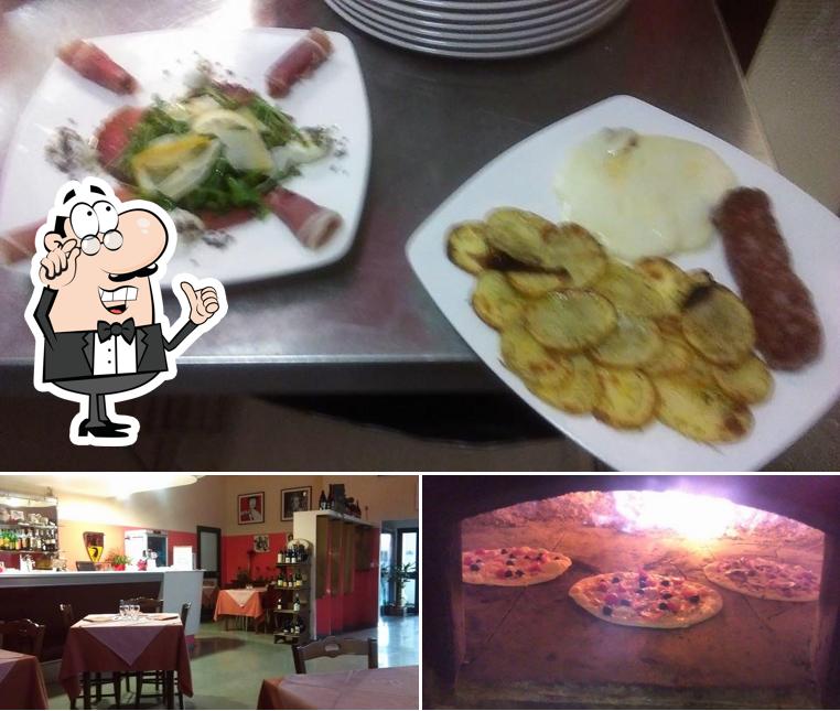 Questa è la foto che mostra la interni e cibo di Pizzeria I 4 Specchi