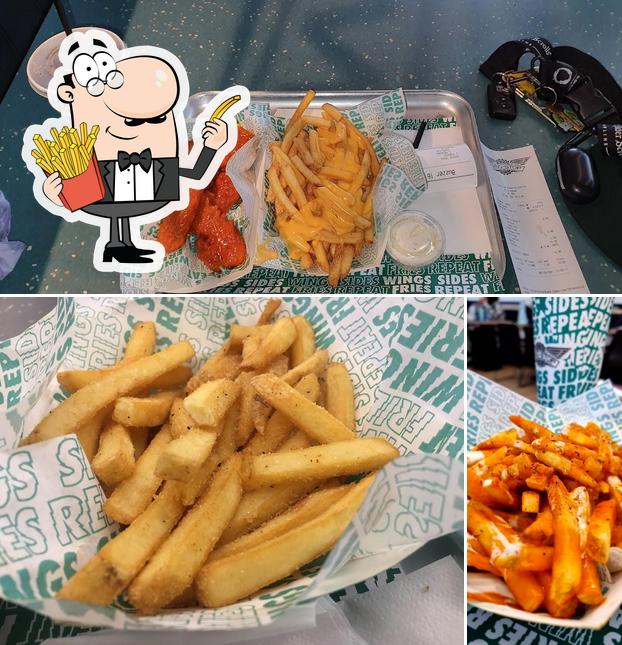 Taste chips at Wingstop Birmingham Bullring