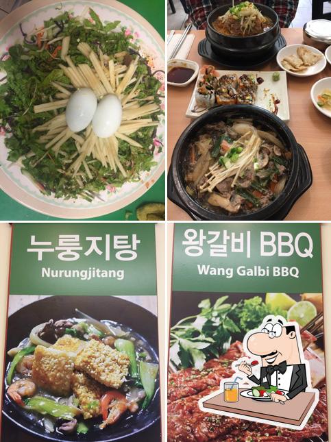 Блюда в "Jin Dal Lae Korean Restaurant"