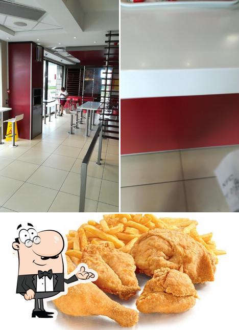 La photo de la intérieur et nourriture concernant KFC Blue Hills