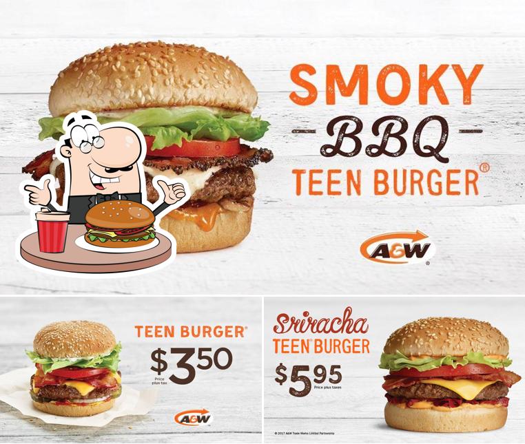 Degusta una de las hamburguesas que ofrecen en A&W Canada