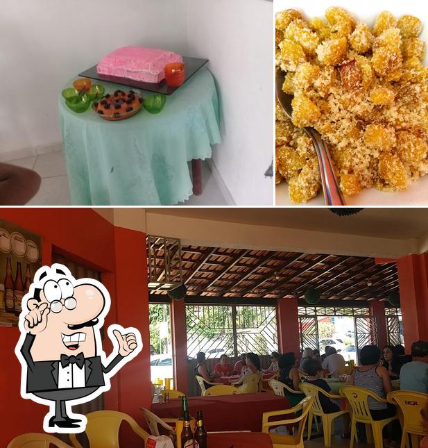 Dê uma olhada a foto ilustrando interior e comida no Churrascaria Recanto Nosso Lar