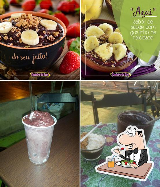 Entre diversos coisas, comida e bebida podem ser encontrados no Kanteiro do Acai