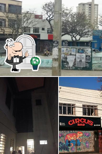 Entre diferentes coisas, exterior e interior podem ser encontrados no Circus Bar