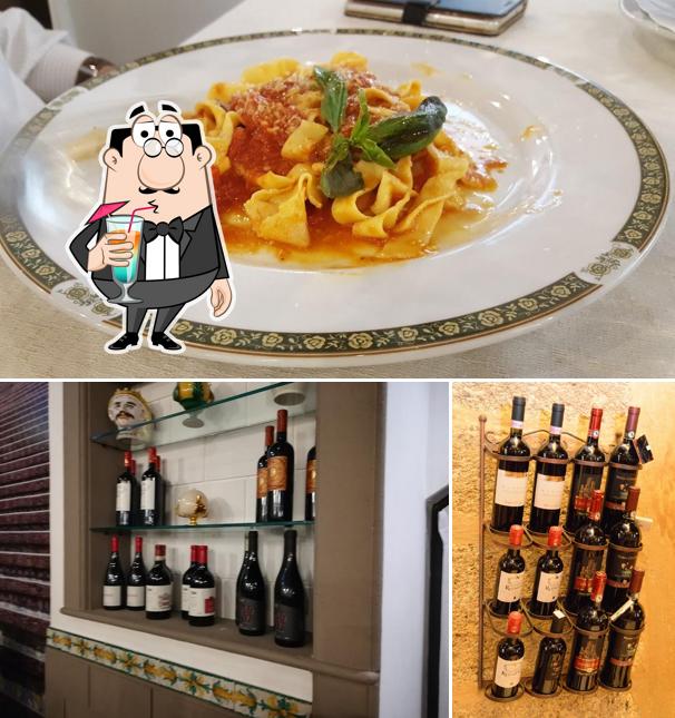 Guarda la foto che presenta la bevanda e cibo di La Piazzetta - Ristorante pizzeria