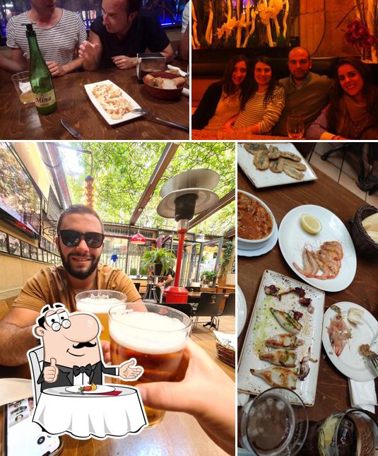 Las imágenes de comedor y barra de bar en Bar restaurante Intza