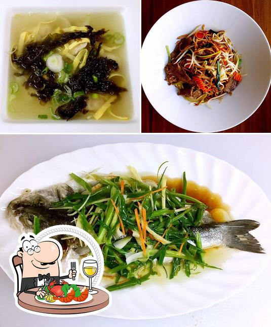 Try out seafood at Restaurant "Chez mon vieil ami chinois"