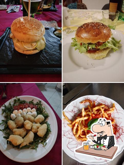 Hamburger, involtini primavera e spaghetti alla bolognese al Ciccia e Bacco