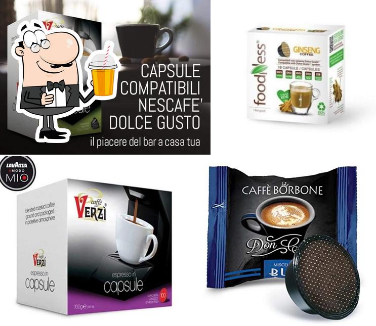 Goditi un drink a Cuor di Caffe Cialde e Capsule Caffè Macchine Caffe Riparazione e Vendita