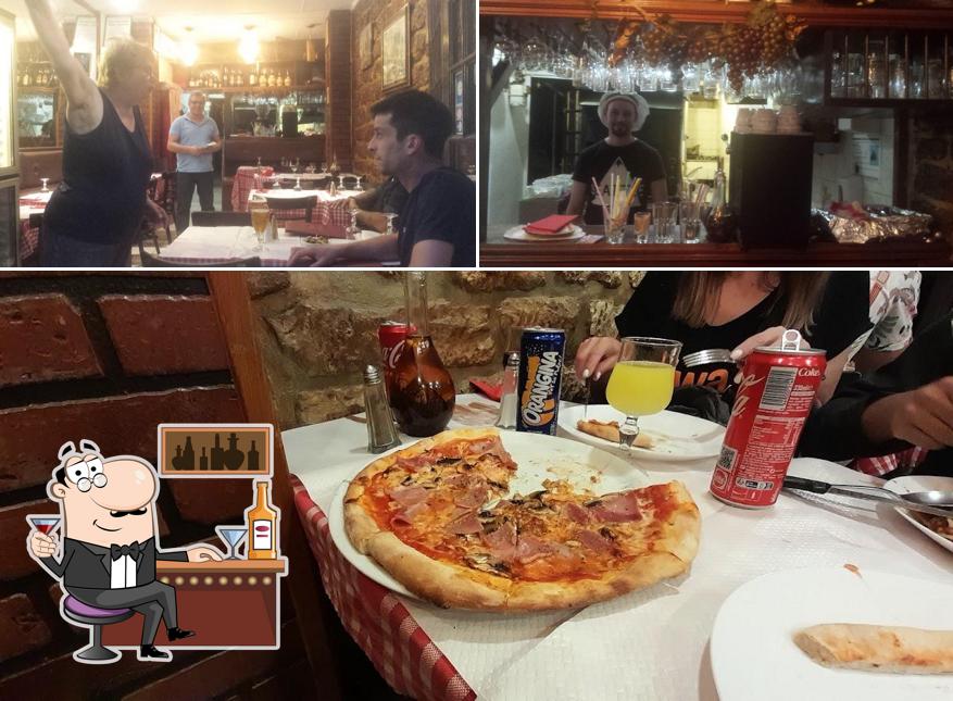 L’image de la comptoir de bar et pizza concernant Pizza del Mondo