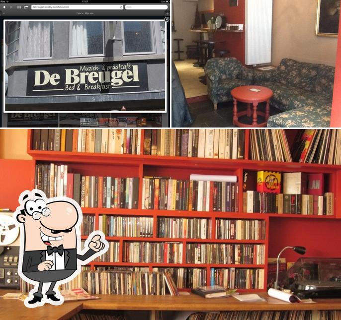 Parmi les différentes choses de la intérieur et la nourriture, une personne peut trouver sur Cafe De Breugel