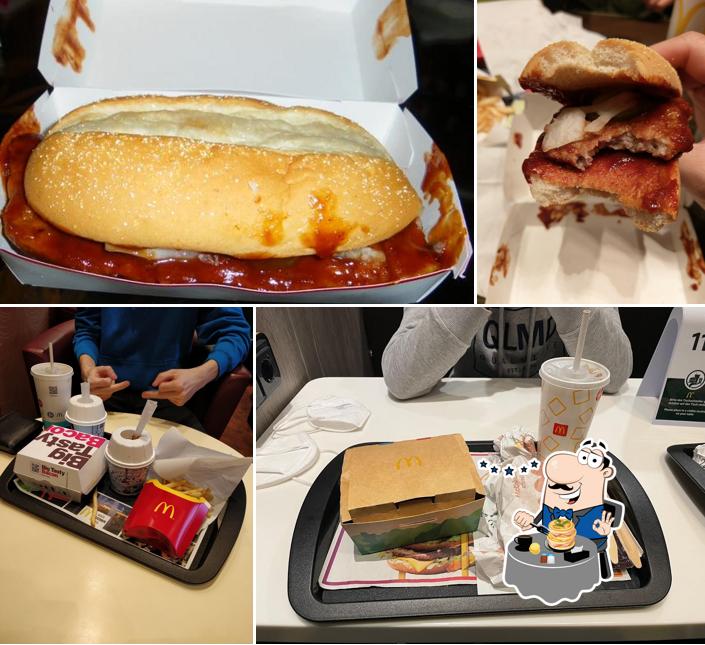 Снимок, на котором видны еда и напитки в McDonald's Restaurant