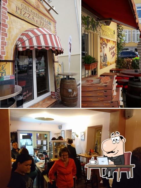 Посмотрите на внутренний интерьер "Calabrisella Pizza e Pasta"