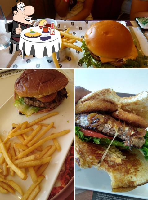 Try out a burger at Vips Cancún Zona Hotelera
