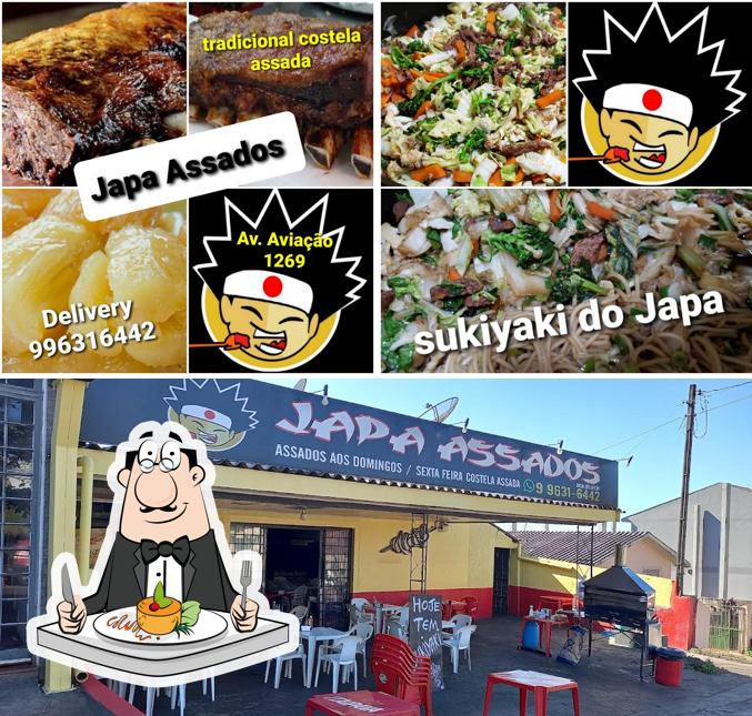 A imagem da comida e interior no JAPA ASSADOS