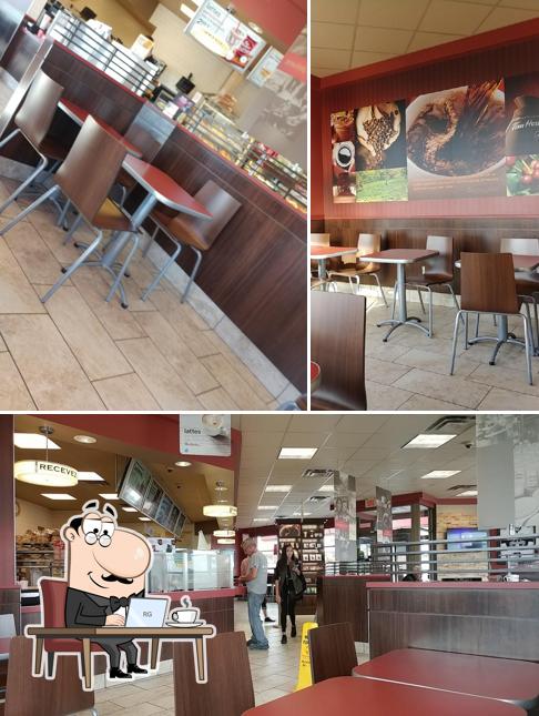 L'intérieur de Tim Hortons