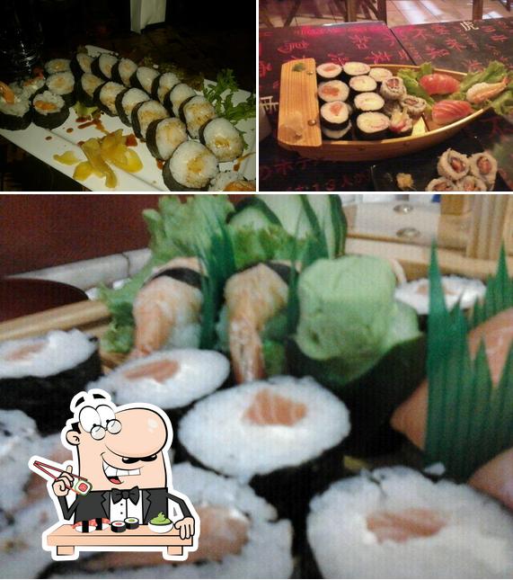 Sushi rolls are offered by Hadouken Temakeria e Sushi