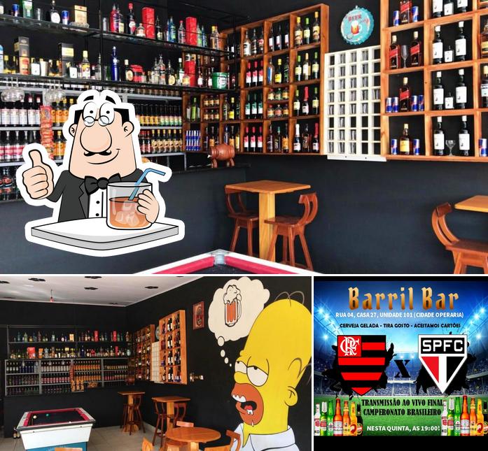 A imagem do Barril bar’s bebida e interior