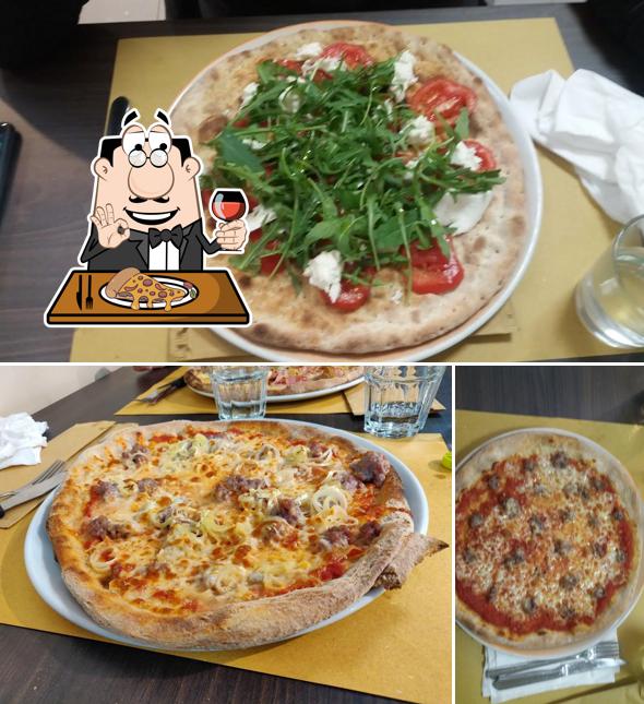 Scegli una pizza a Pizzeria Cabó