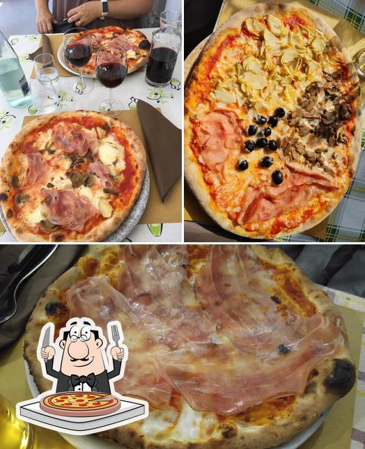 A Pizzeria Osteria Il Faro, puoi ordinare una bella pizza