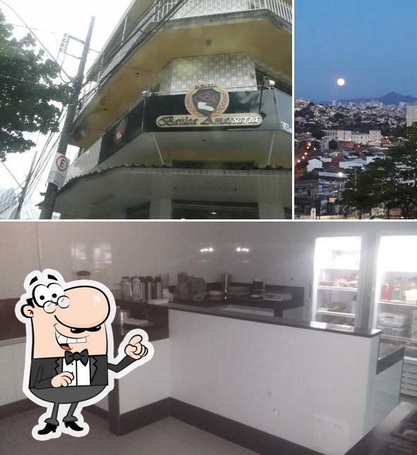 A imagem da exterior e interior a Baiuca Amassaria