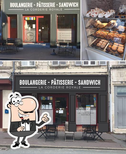 Jetez un coup d’oeil à la photo représentant la intérieur et dessert concernant Boulangerie de la corderie royale