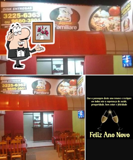 Confira a ilustração apresentando interior e cerveja no Pizzaria Familiare