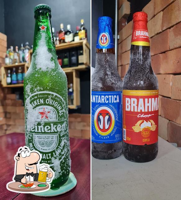 Peça um copo de cerveja leve ou escura