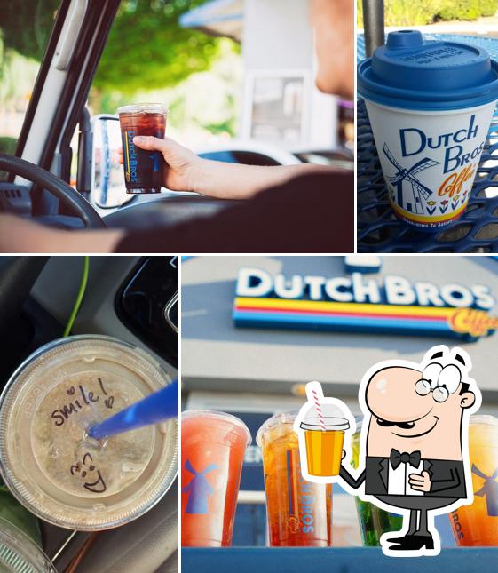 Disfrutra de una bebida en Dutch Bros Coffee