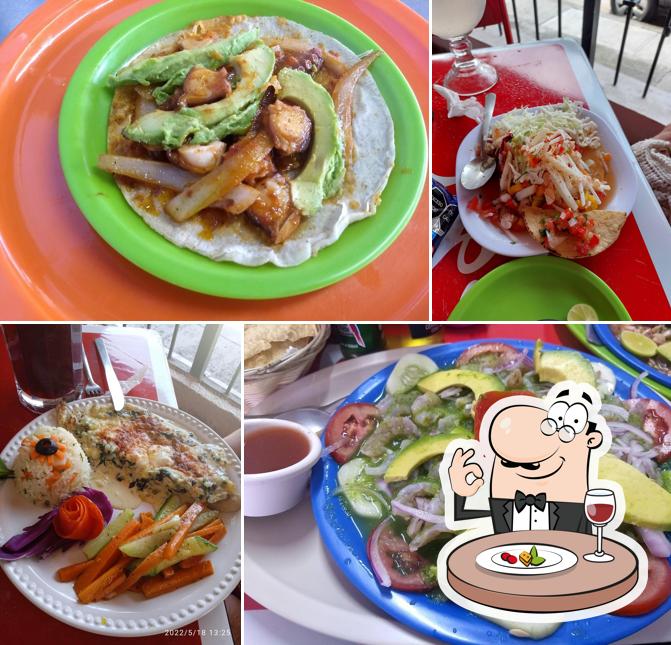 Еда в "Mariscos y tacos Sina"