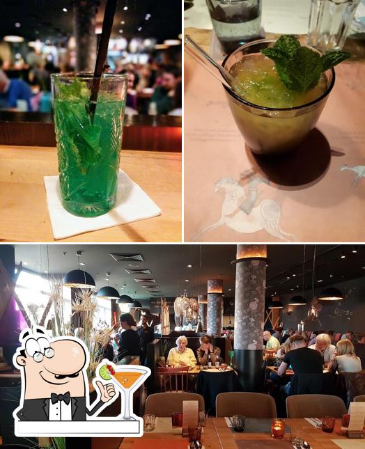 Parmi les différentes choses de la boire et la intérieur, une personne peut trouver sur Mongo's Restaurant Duisburg