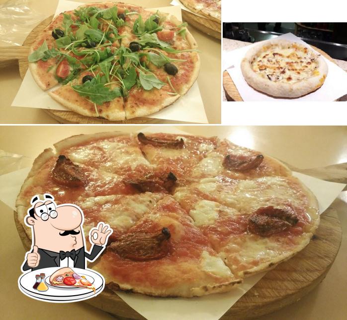 Scegli una pizza a Pizzeria S. Giorgio