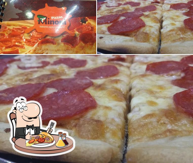 Pick pizza at Pizzas Minoni