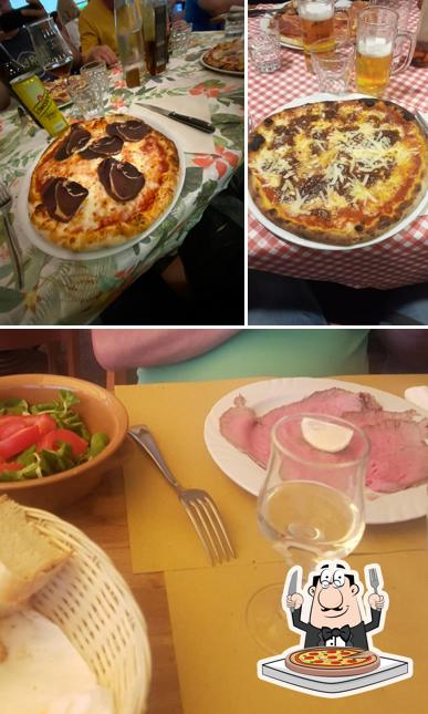 Scegli una pizza a Trattoria del Sole