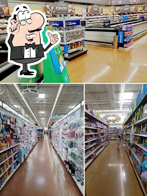 Посмотрите на внутренний интерьер "Walmart Supercenter"