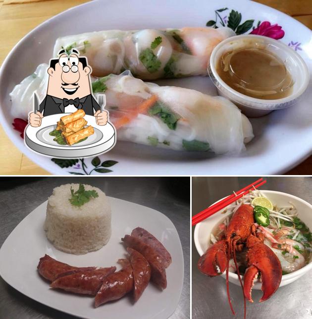 Spring rolls at Thai Cuisine & Tavern