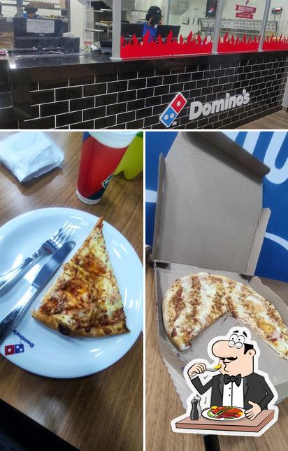 Entre diferentes coisas, comida e interior podem ser encontrados no Domino's Pizza - Ceilândia Centro