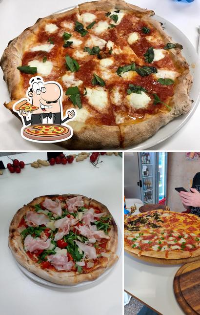 Order pizza at Pizzicotto Pizzeria Italiana di Claudio e Roberto