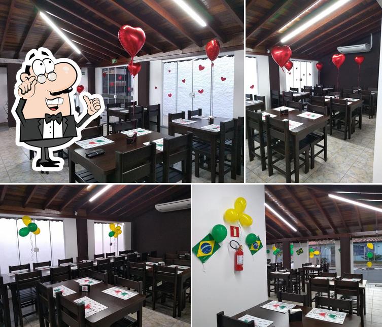 O interior do Pizza Boss