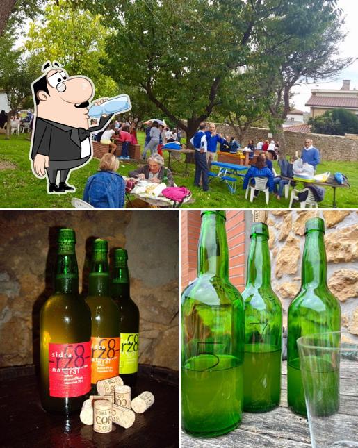 Это фотография, где изображены напитки и еда в Casa Corzo