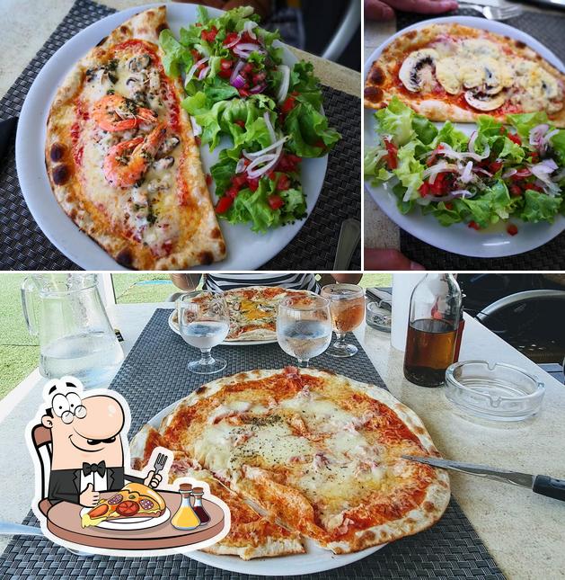 Pick pizza at Le Liamone Beach