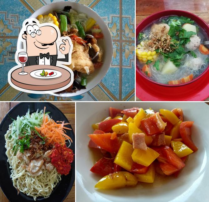 Food at Vegetarian Kwan Im