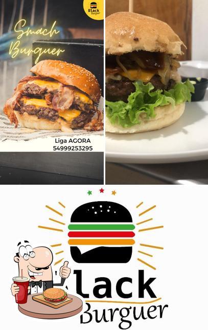 Delicie-se com um hambúrguer no Black Burguer Erechim