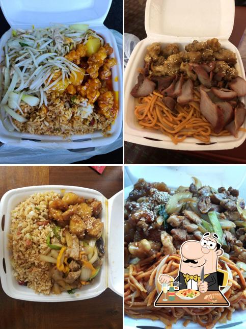 Жареный рис, куриные крылышки и спагетти болоньезе в "Chef Lee's Food Express"