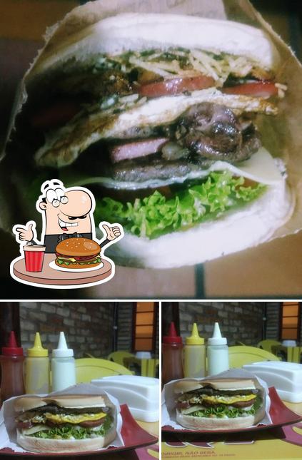 Pide una hamburguesa en Olarias Bar