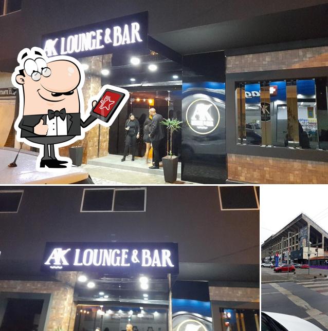 O exterior do AK Lounge & Bar