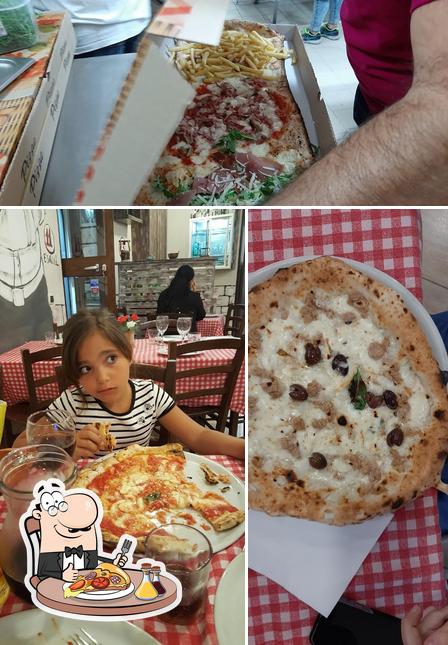 Prova una pizza a La Smorfia - Napoli