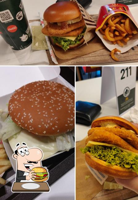 Tómate una hamburguesa en McDonald's Restaurant