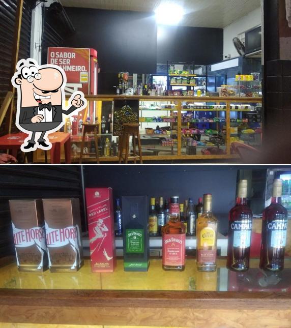 O interior do Bar e conveniência da rose