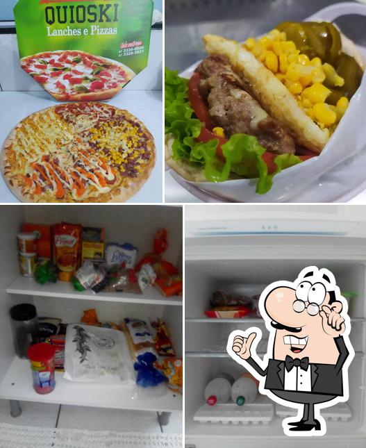 Esta é a ilustração apresentando interior e comida no kioskito lanches